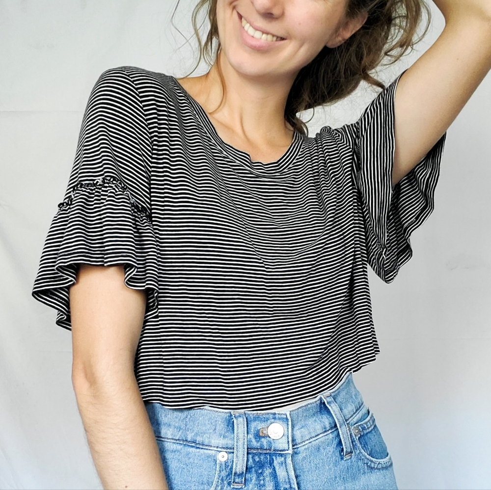 Crop Top Ruffle Sleeve Shirt